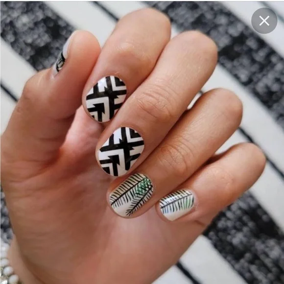 *Retired* Color Street: Costa Rica Escape | Island Geometric Summer Palm White - Picture 7 of 12